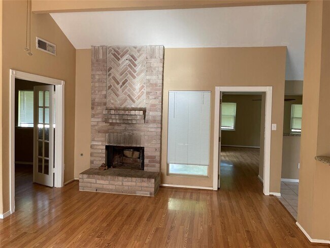 Building Photo - 1011 E Brompton Dr
