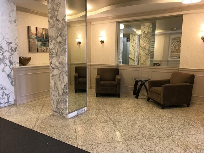 Building Photo - 30 Lake St