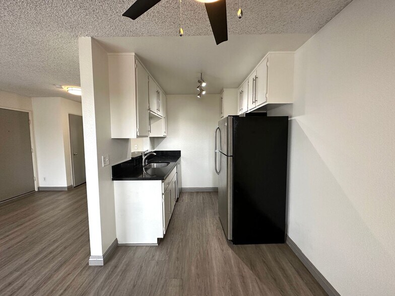 Building Photo - 3730 S Sepulveda Blvd