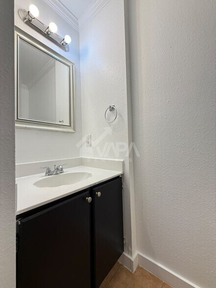 Building Photo - 9666 Green Plain Dr