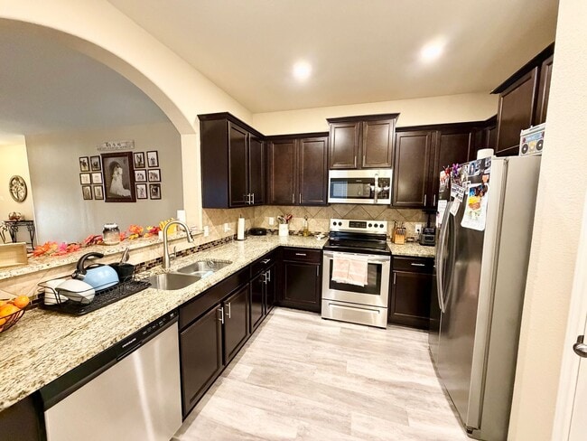 Building Photo - Beautiful 4 Bedroom Home in Park Meadows – Available December 1st!