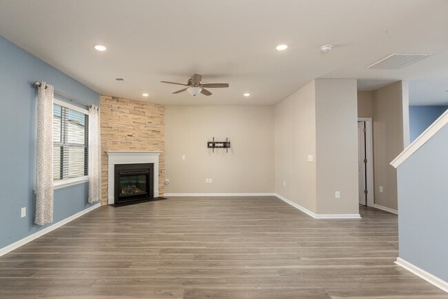 Building Photo - 5700 Redgum Dr