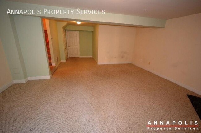 Building Photo - 828 Stonehurst Ct