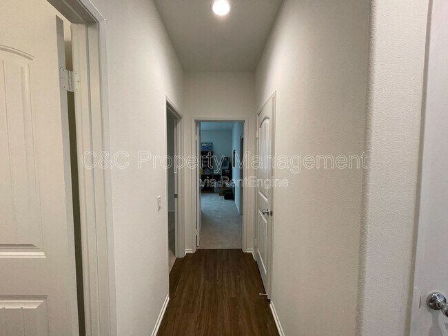 Building Photo - 620 Brittania Rd