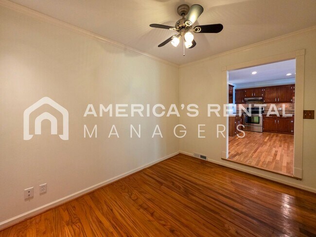 Building Photo - DEPOSIT PENDING! Newly Renovated and Ready for Move In!