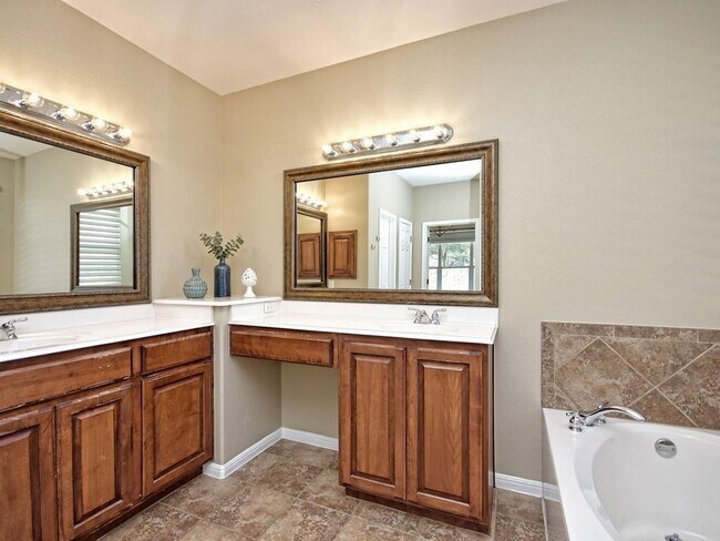 Building Photo - 2302 Pipit Ct