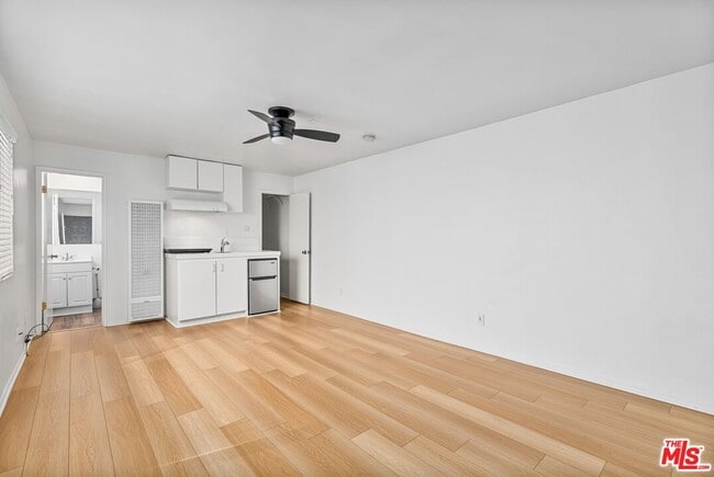 Building Photo - 122 Buccaneer St