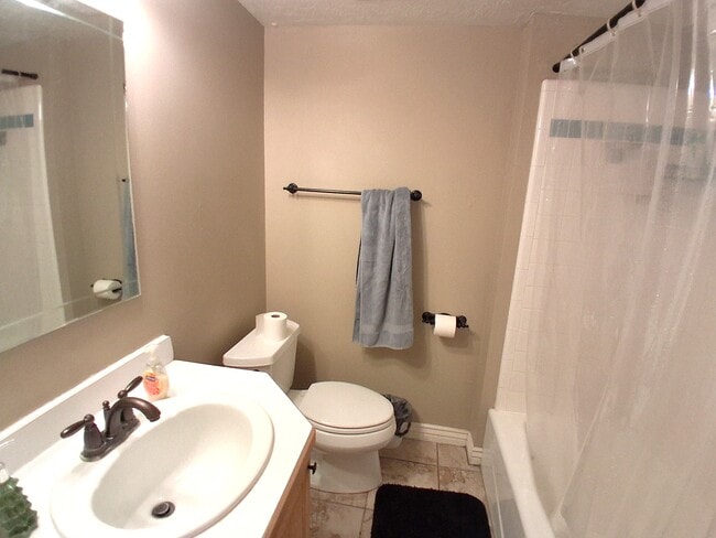 Building Photo - 1525 N 550 W