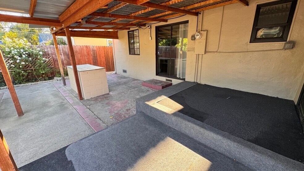 Building Photo - 2708 16th Ave