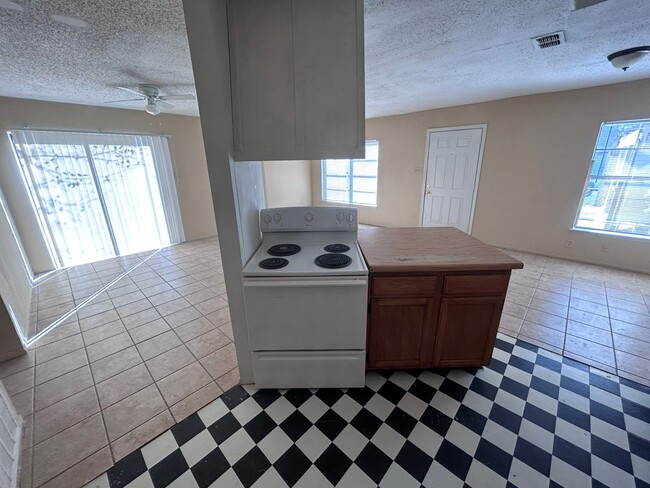 Building Photo - 7809 Sarepto