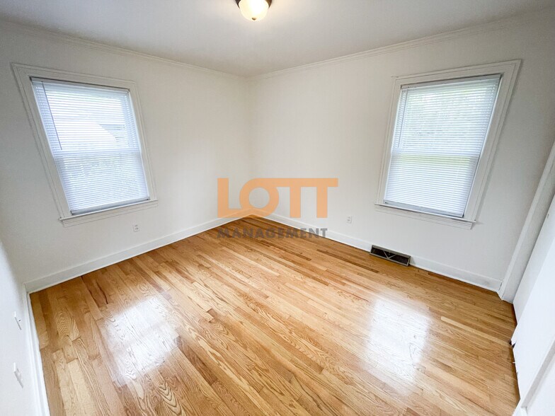 Building Photo - 3 Juanita Ct