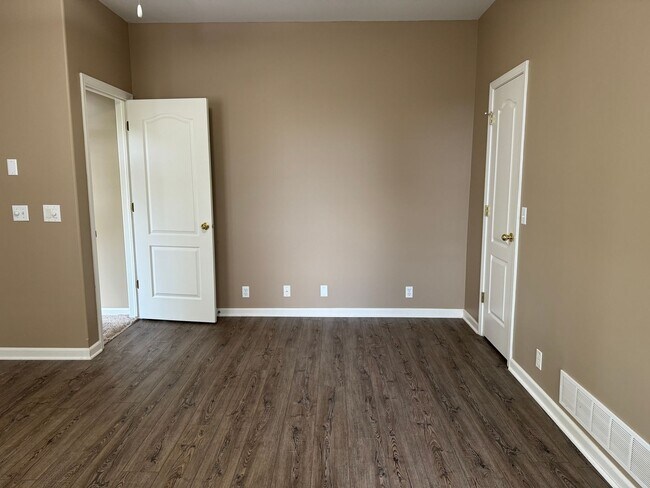 Building Photo - Elkhorn Home For Rent In Quiet Neighborhood