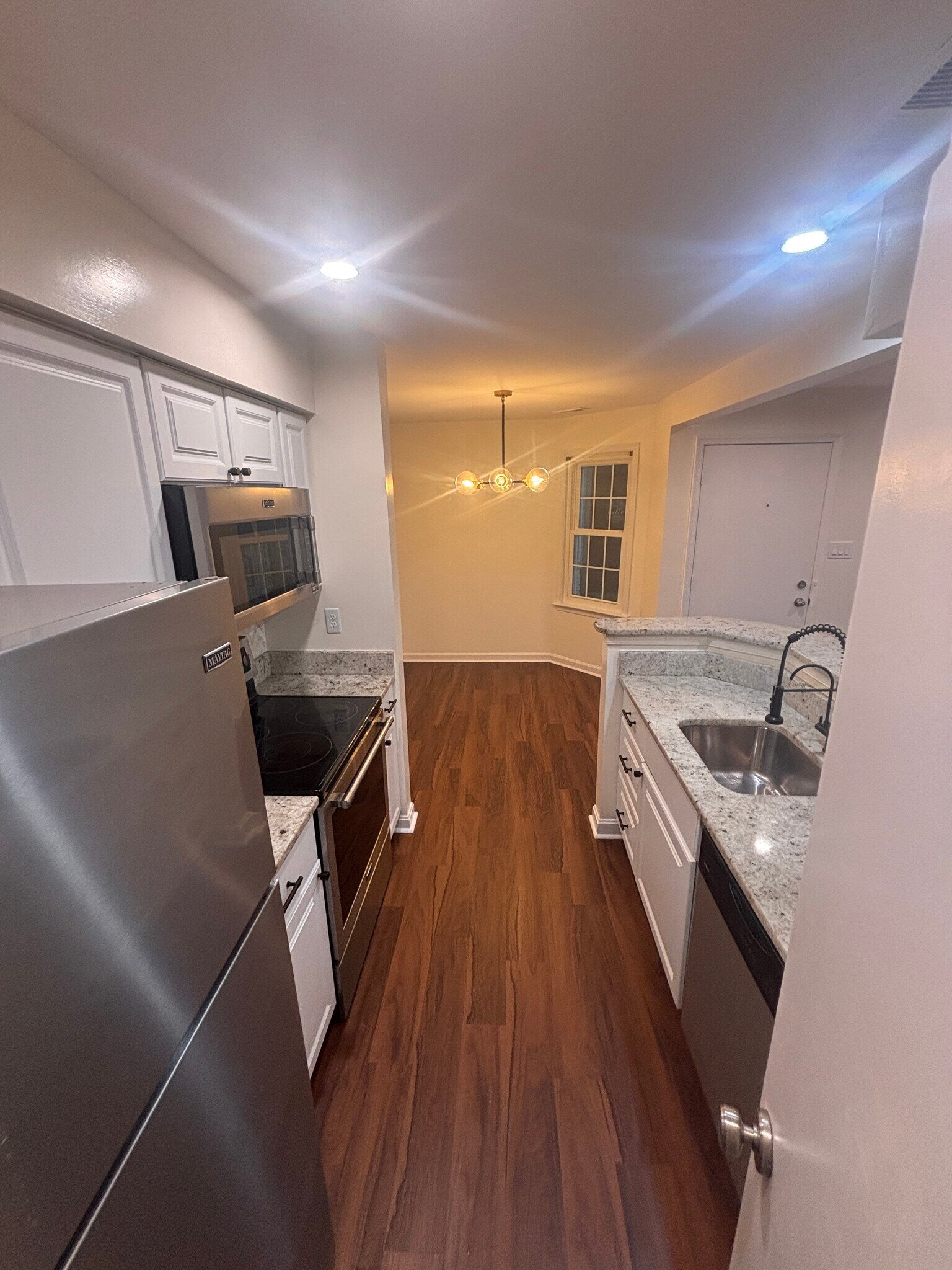 Building Photo - 6911 Victoria Dr