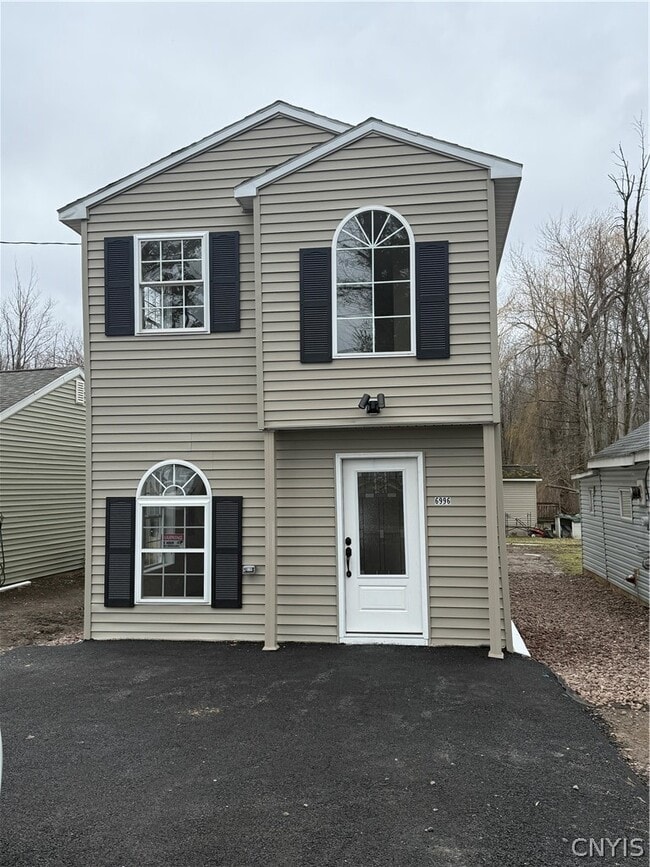 Building Photo - 6996 Lakeshore Rd