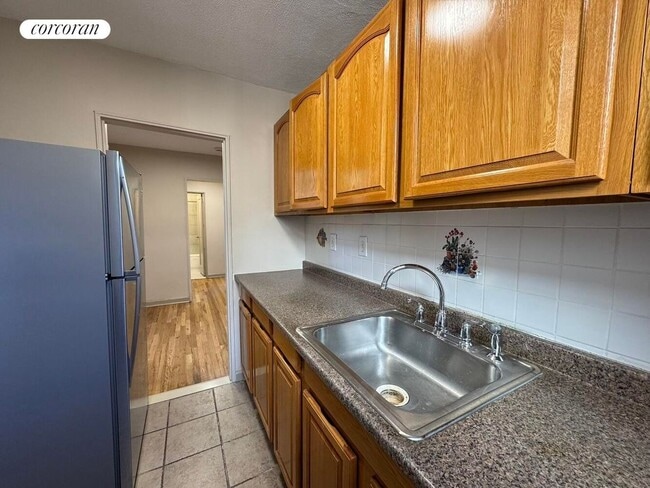 Building Photo - 70-39A Park Dr E