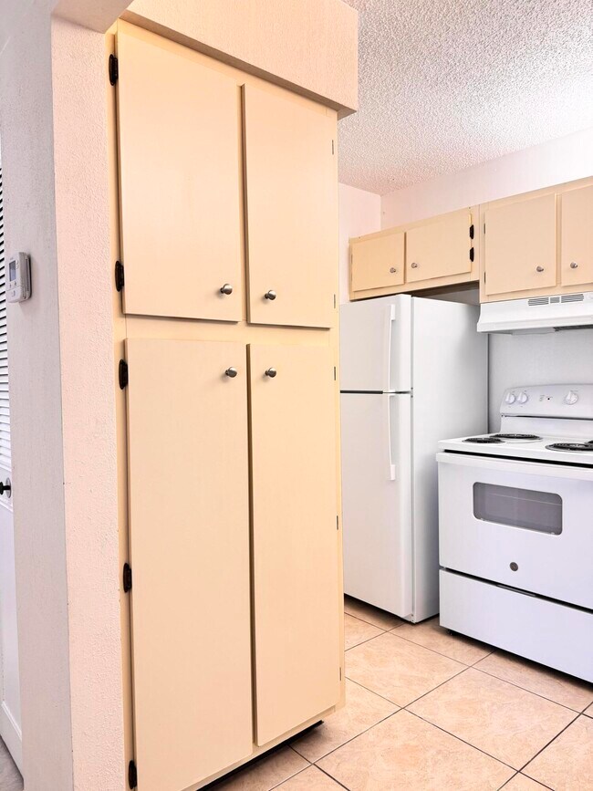 Building Photo - 1015 Green Pine Blvd