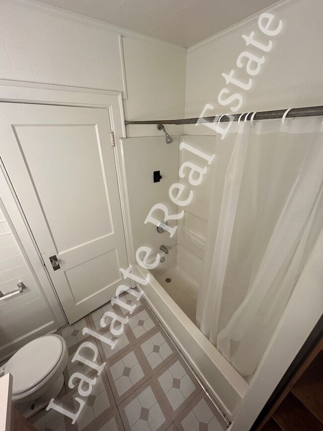 Building Photo - Charming 3-Bedroom Bungalow in Five Points – Perfect Location & Value