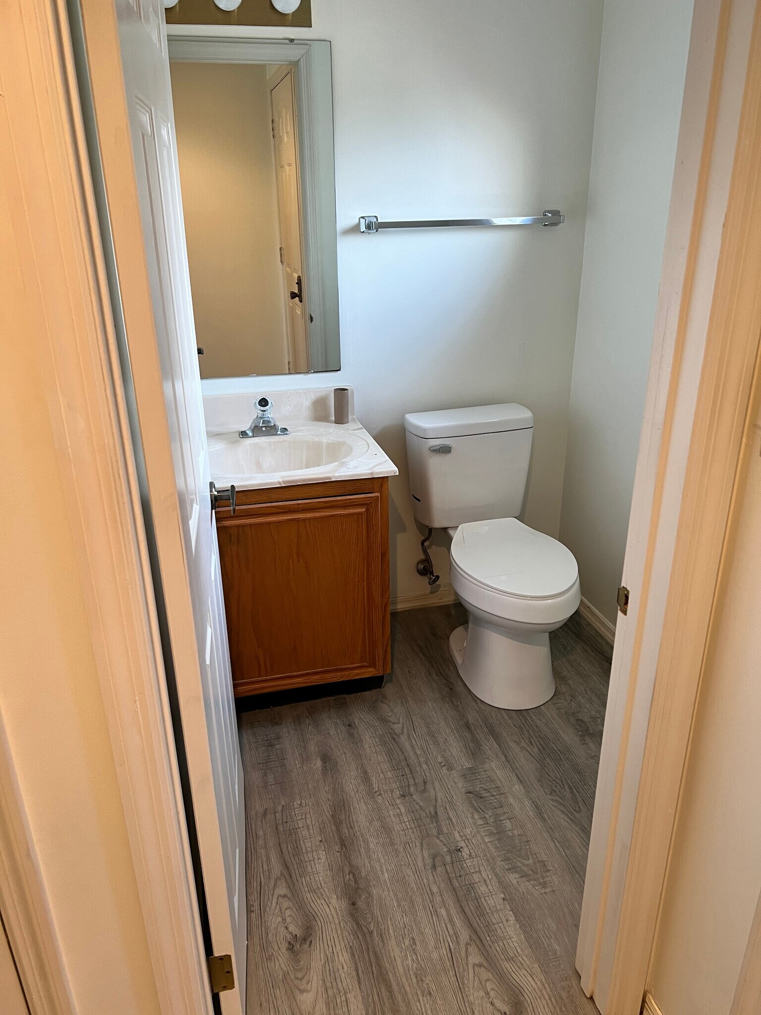 Half Bath at the entrance - 2334 Raider Dr