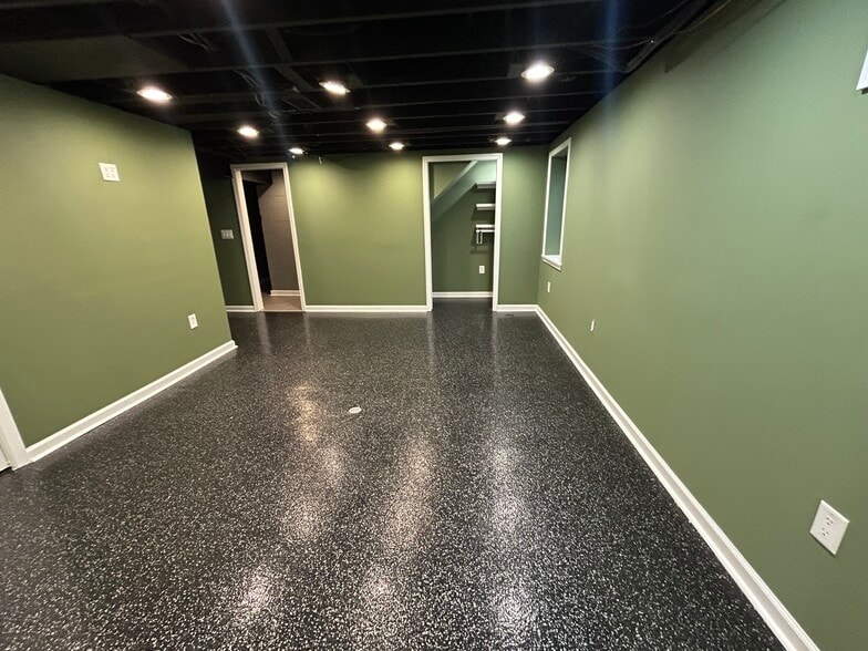 Building Photo - 1008 Lambeth Dr