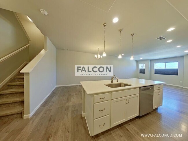 Building Photo - 876 Petra Heights