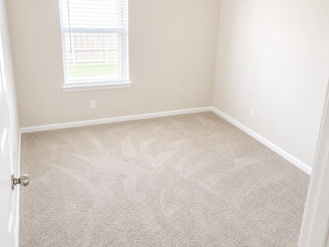 Building Photo - 114 Sendero Dr