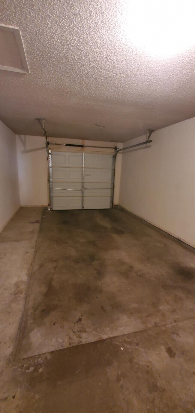 Building Photo - 2827 ANISE1
