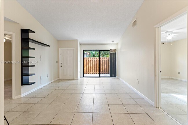 Primary Photo - 2734 N Nob Hill Rd