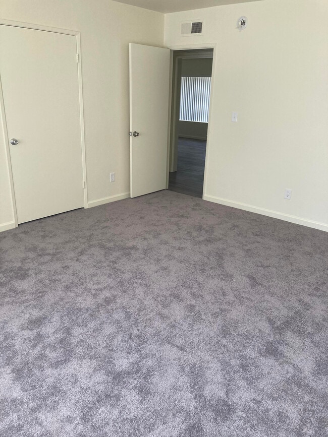 Building Photo - 12264 Chandler Blvd