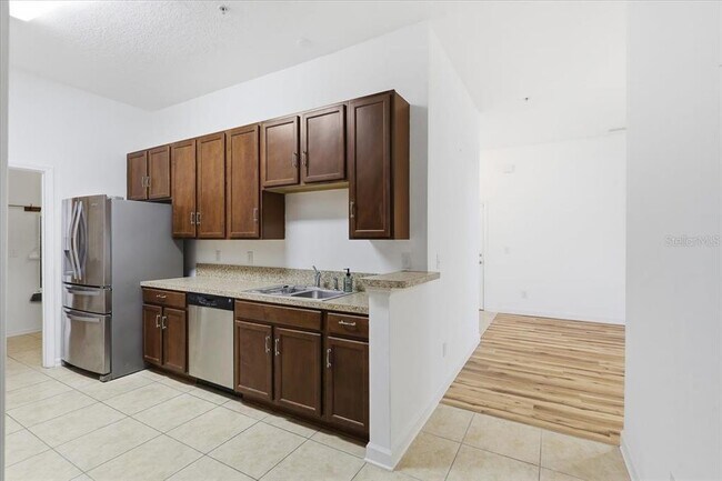 Building Photo - 605 Golden Lake Loop