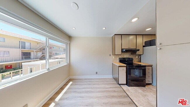 Building Photo - 10757 Hortense St