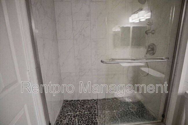 Building Photo - 850 S Tamiami Trl