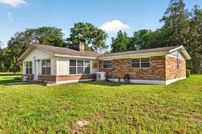 Building Photo - Bring Your Boat, RV, and Other Toys Home