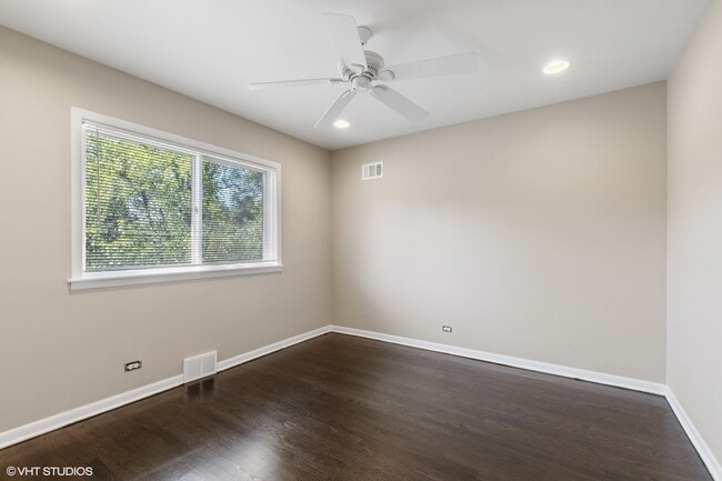 Building Photo - 384 Hastings Ave