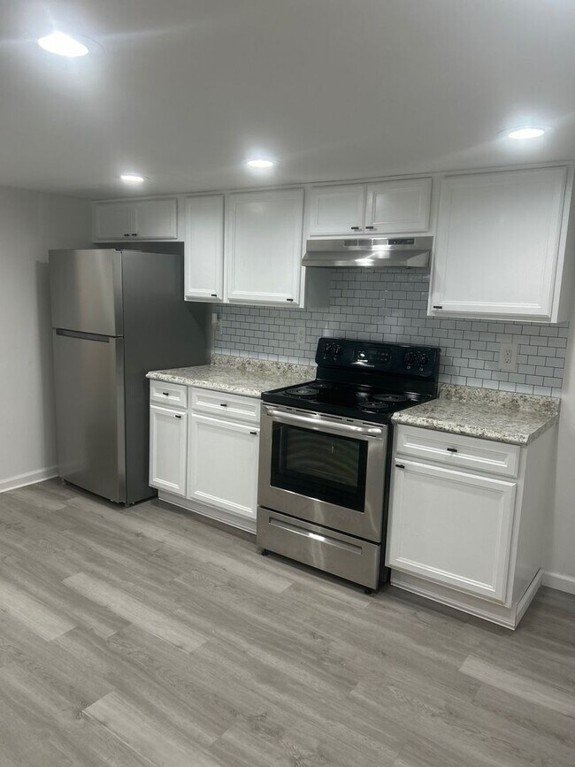 Building Photo - 111 E 38th St