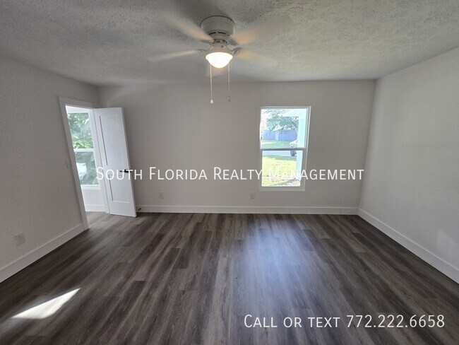 Building Photo - 541 SE Penn Ave