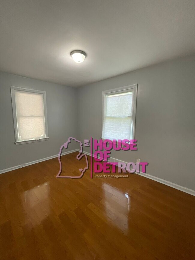 Building Photo - 3 BEDROOM | 2 BATH | FREE PRE SCREEN