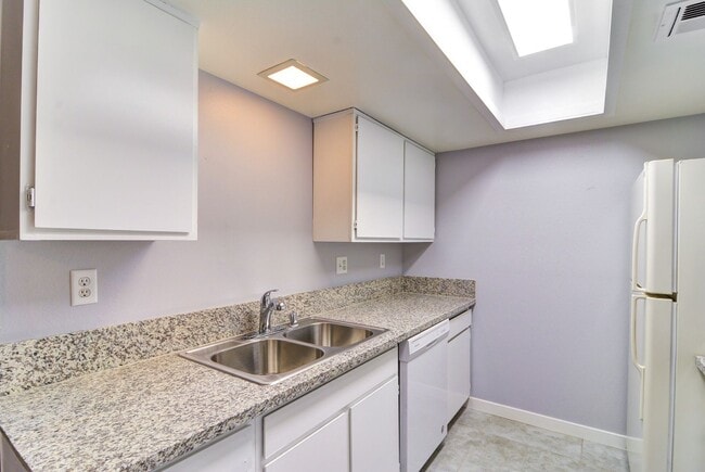 Building Photo - 417 N Lamb Blvd