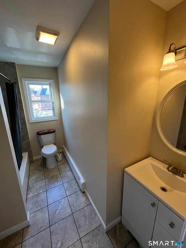 Building Photo - 412 S Main St