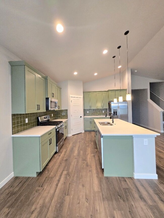 Building Photo - Elegant Nampa Home