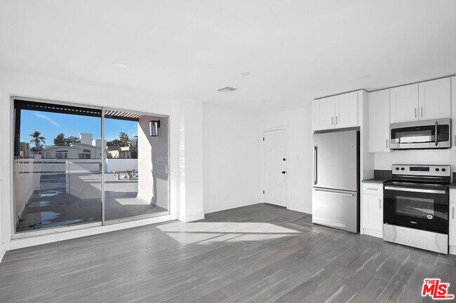 Primary Photo - 1610 S Beverly Glen Blvd