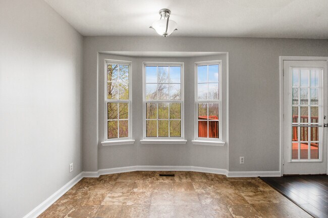 Building Photo - 1330 Burchett Dr