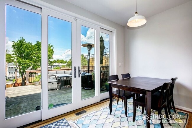 Building Photo - 719 Gallatin St NW