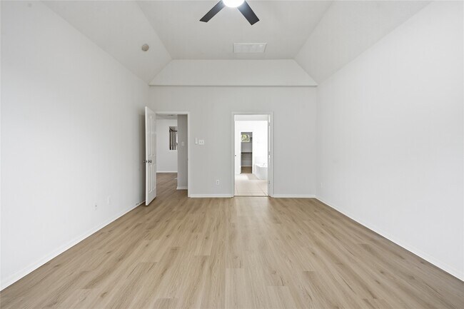 Building Photo - 6165 Darlington Ct