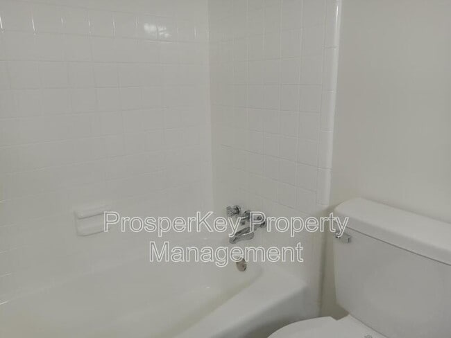 Building Photo - 137 Sycamore Ct