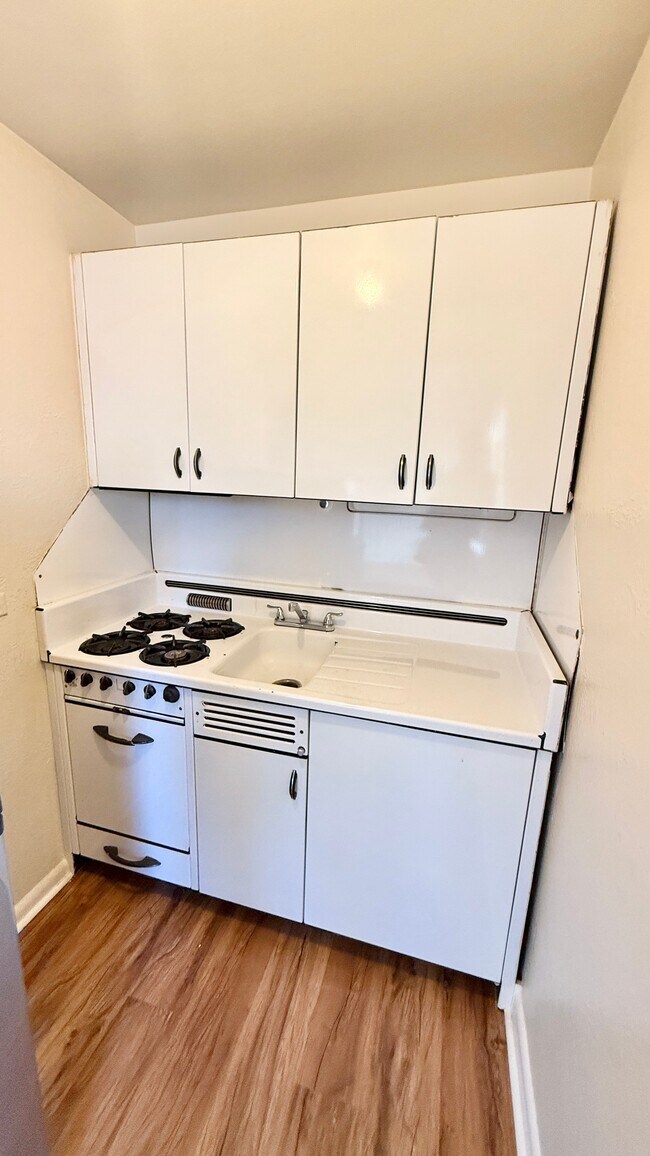 6E8F7D99-21D7-40F1-83FF-5840A187DEEF - Hillside Apartments