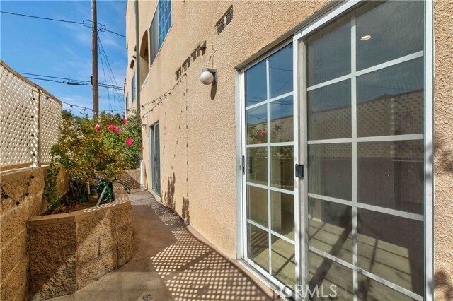 Building Photo - 1034 W Alameda Ave