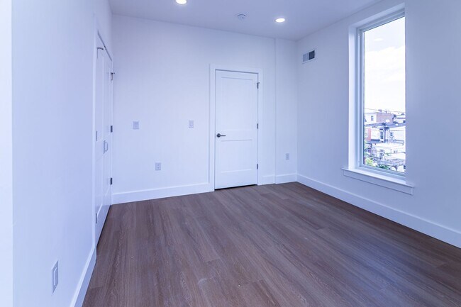 Building Photo - 137 E Cumberland St