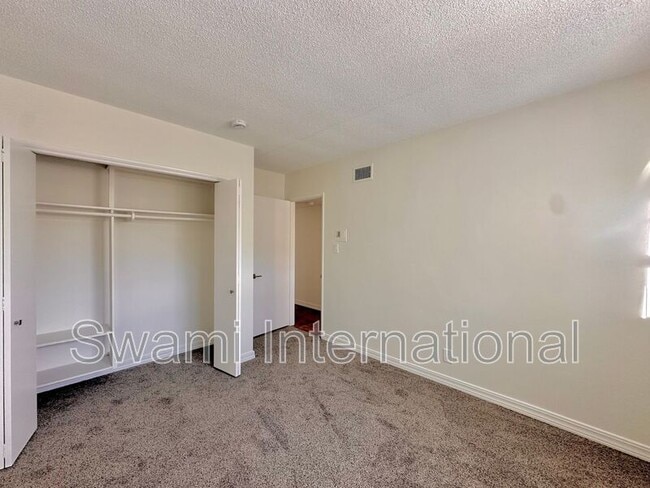 Building Photo - 1820 Avenida Estudiante