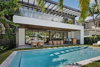 Building Photo - 620 Solar Isle Dr