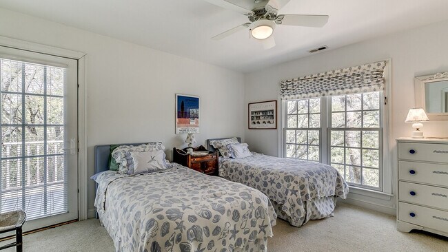 Building Photo - 635 Dune Oaks Dr